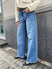 Jeans wide leg con chiusura diagonale 5881