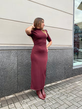 Abito lungo elasticizzato con spalline 27333