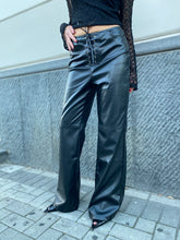 Pantalone in ecopelle con stringhe 8936