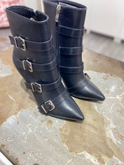 Stivaletti con fibbie e tacco a spillo 021