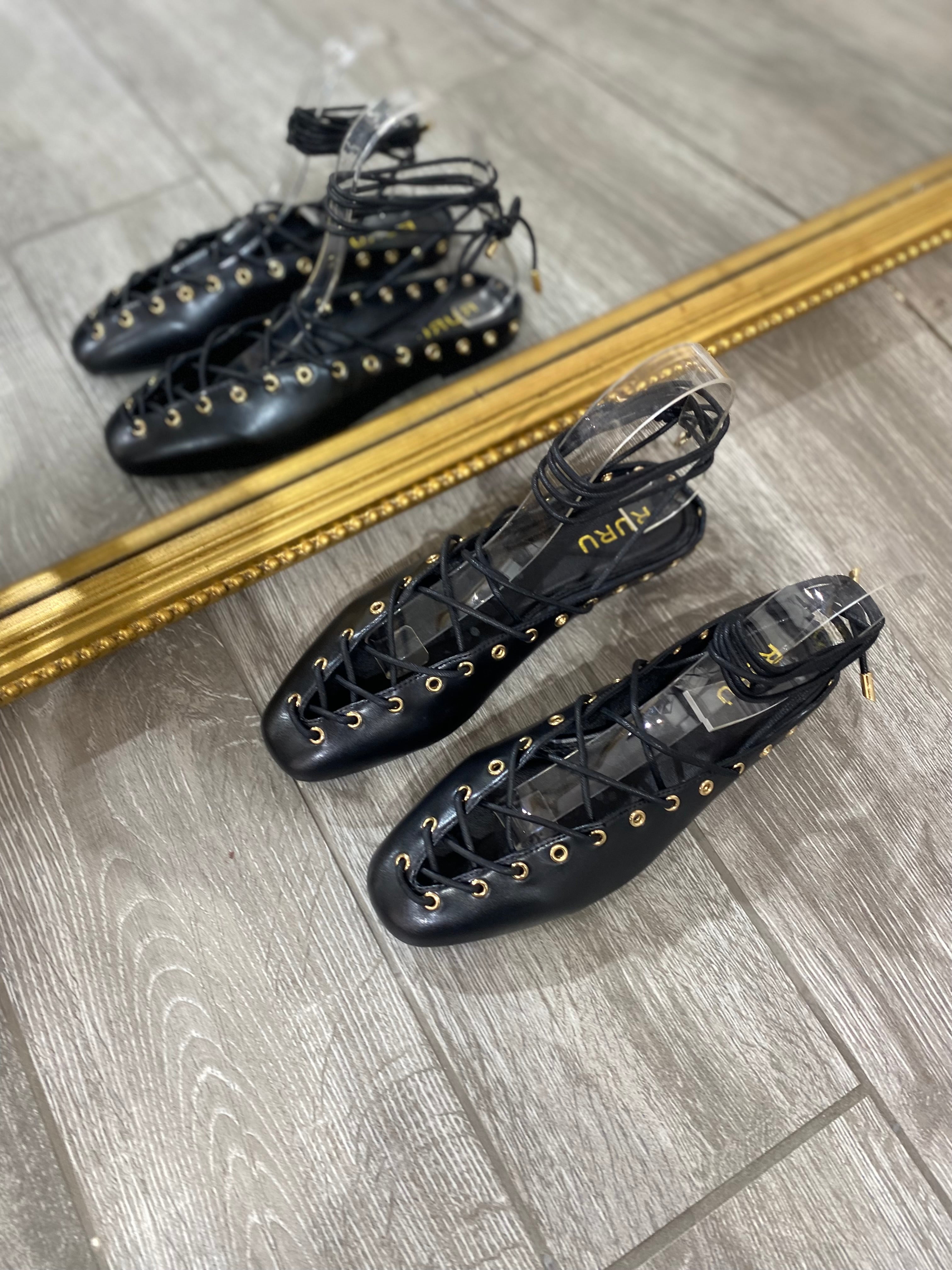 Ballerine con stringhe YY04