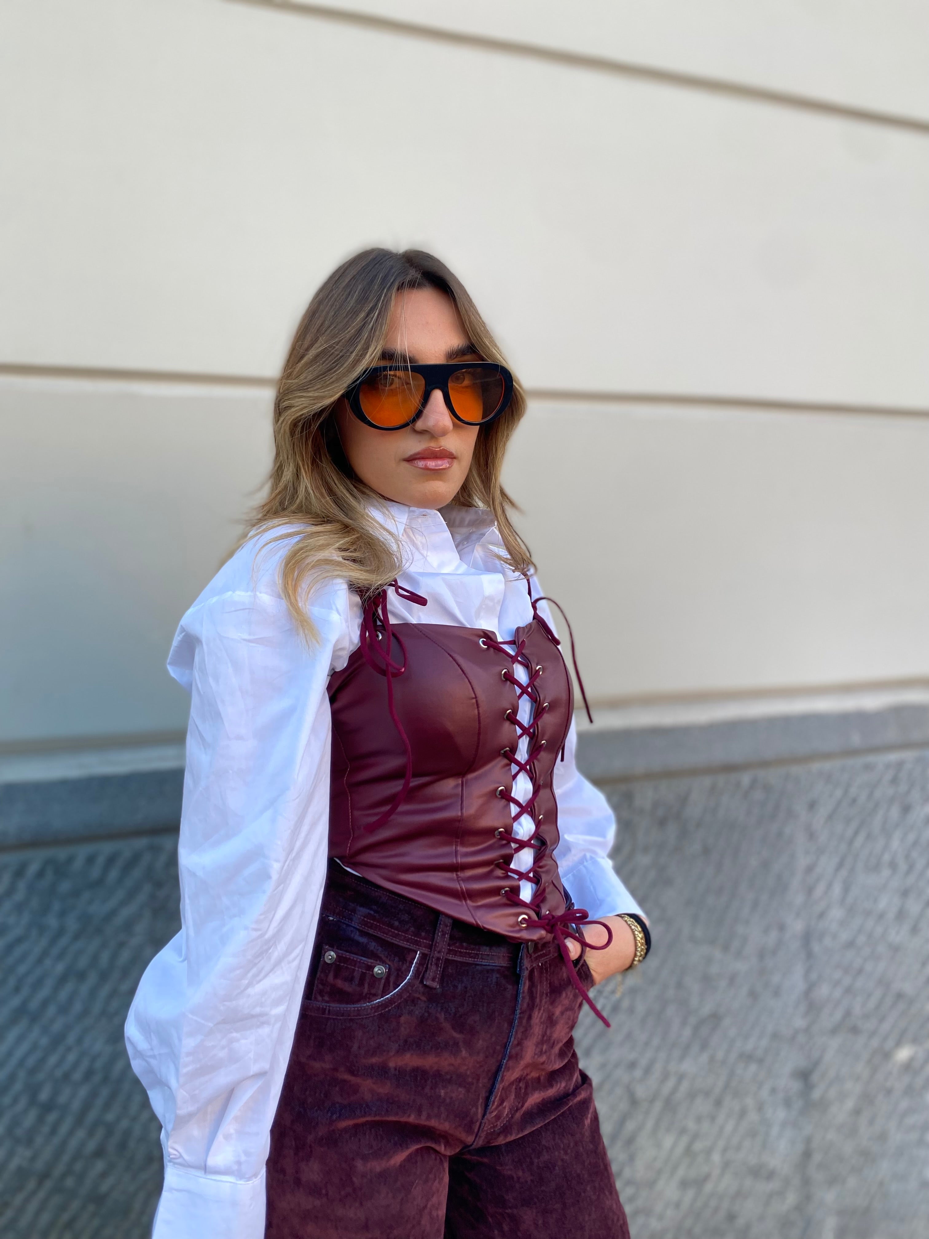 Corpetto con stringhe in ecopelle 19623