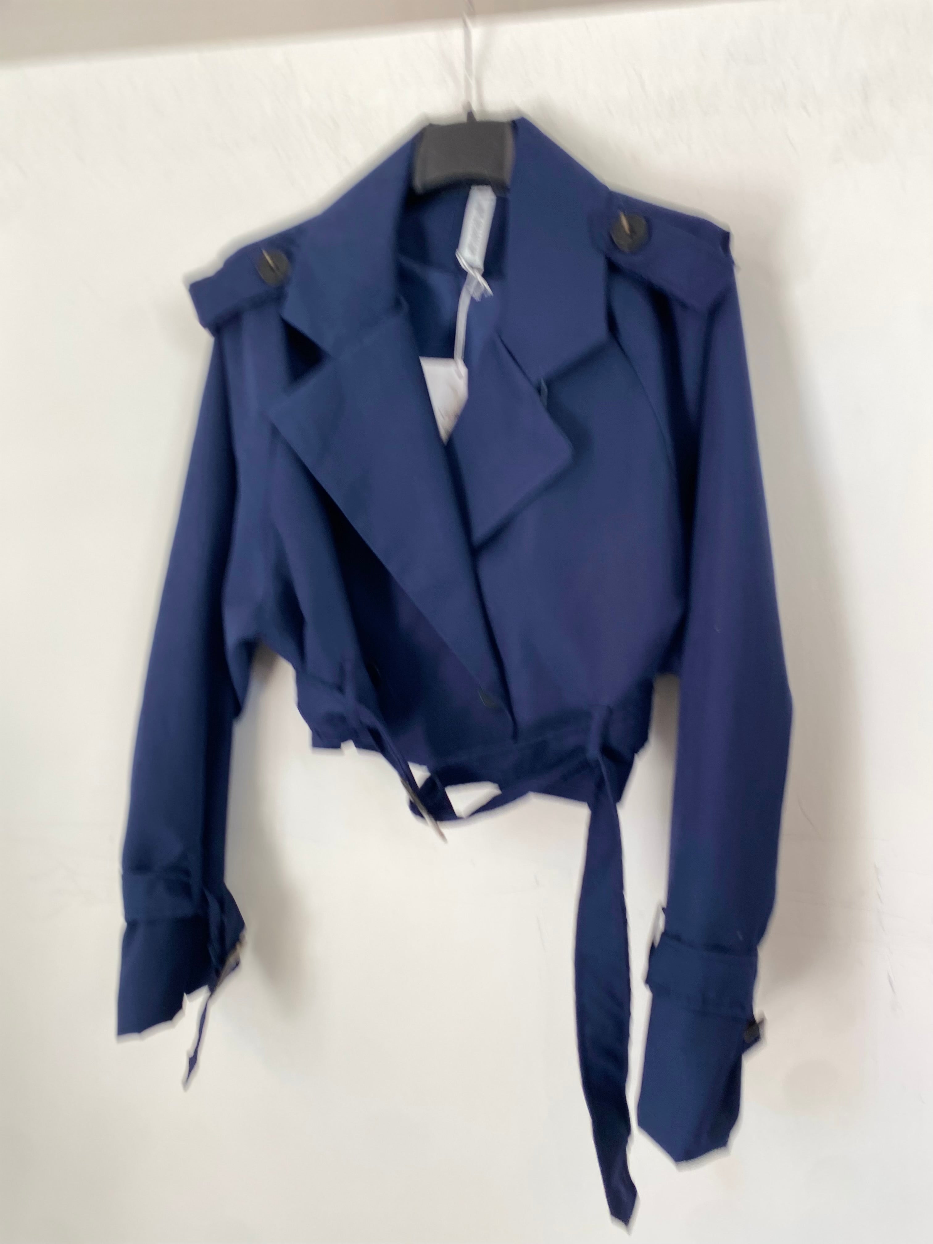 Trench corto con fibbie 10517