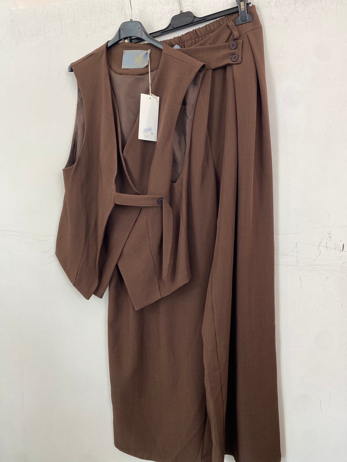 Completo con giacca smanicata 88653