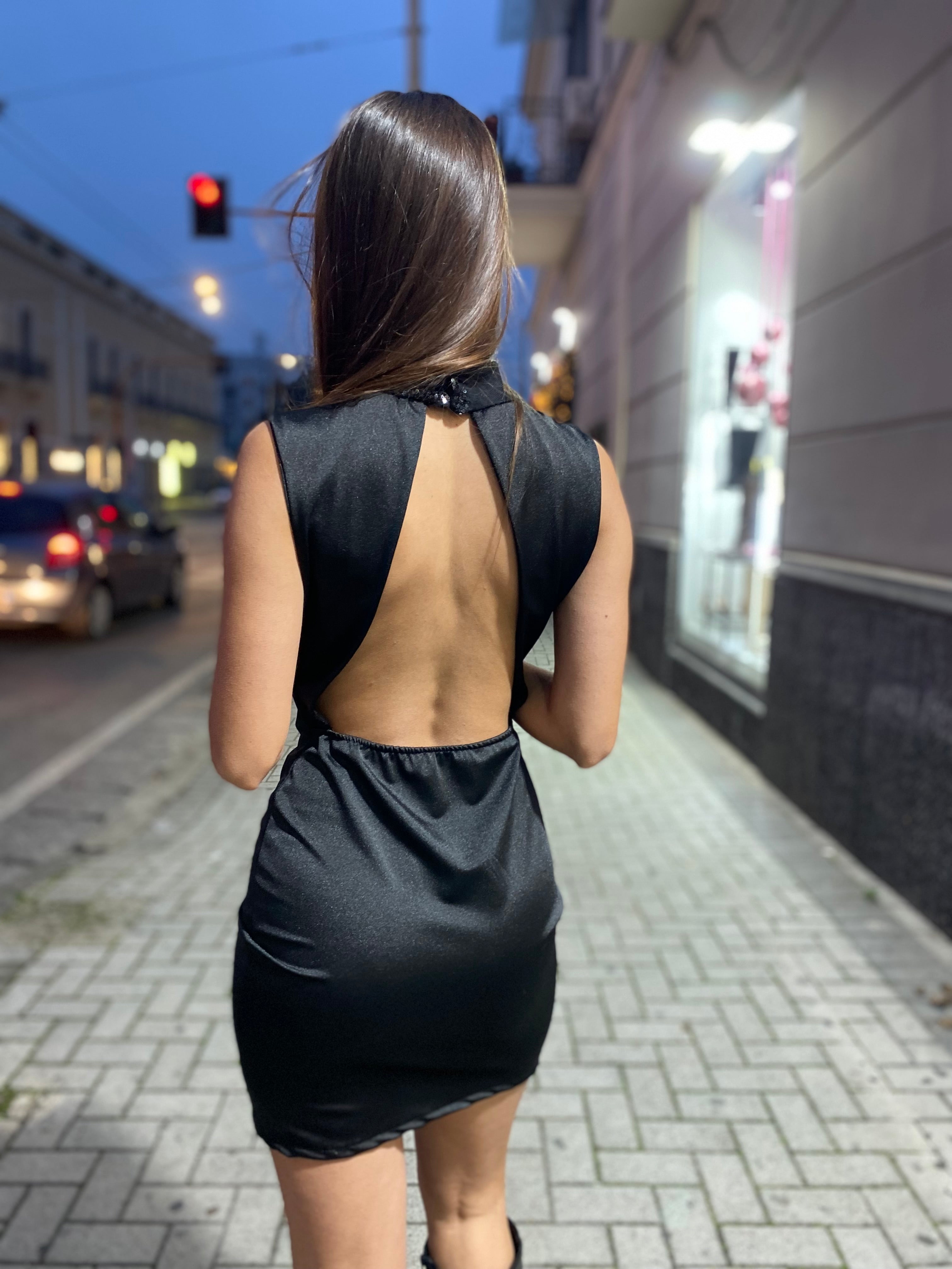 Abito corto scollo profondo 27471