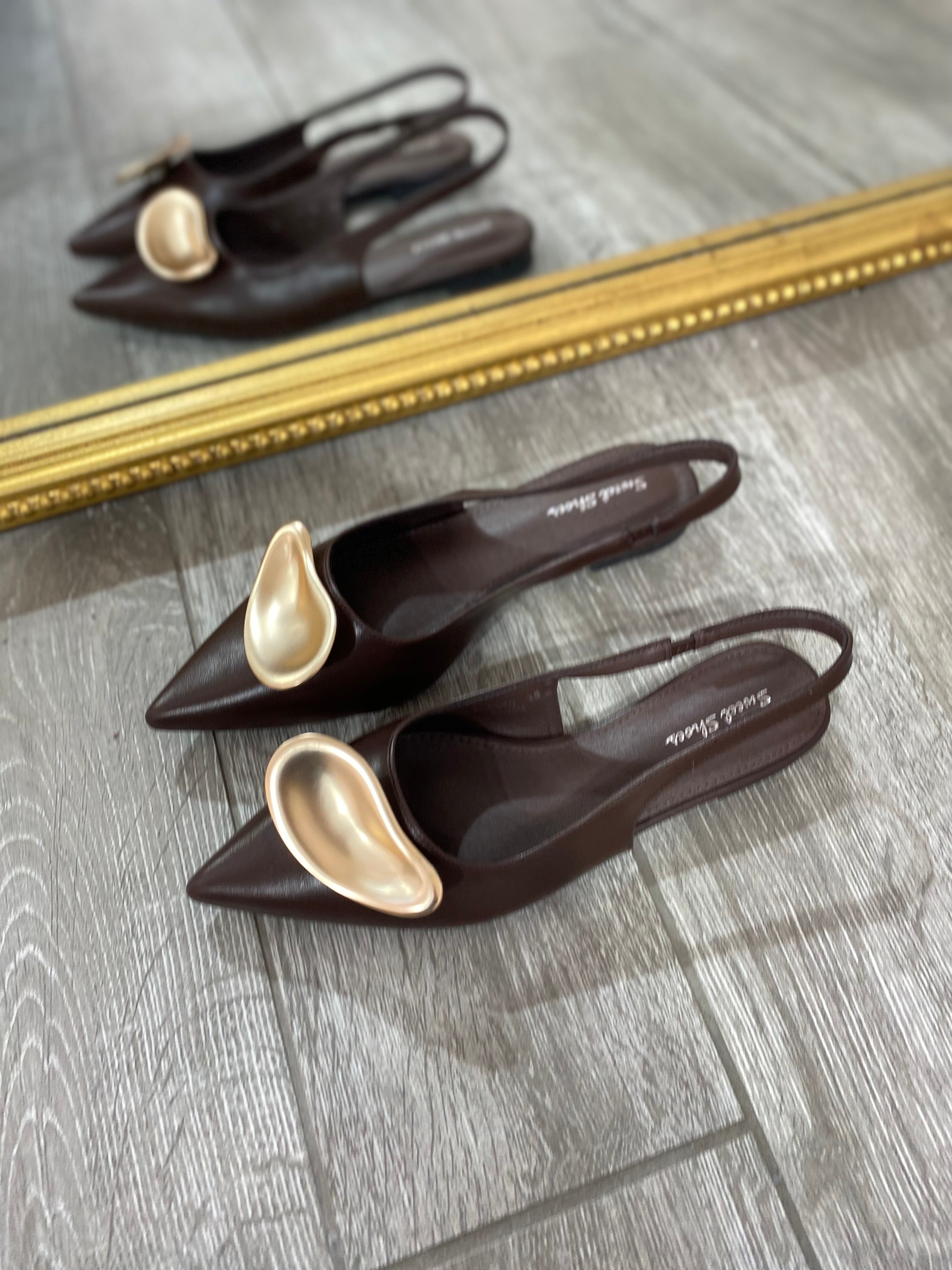Tacco basso con spilla 2950