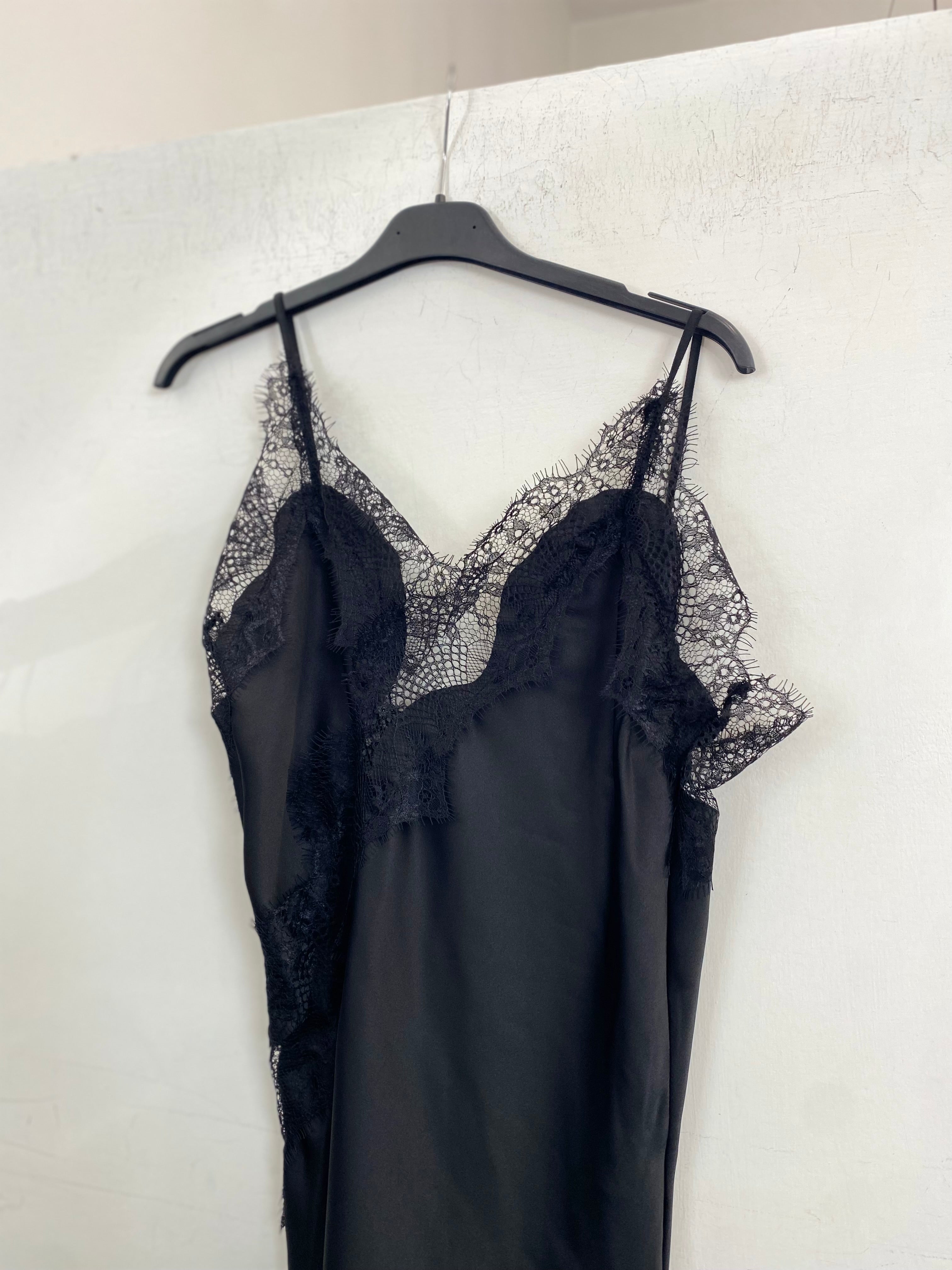 Abito pizzo e raso asimmetrico 315