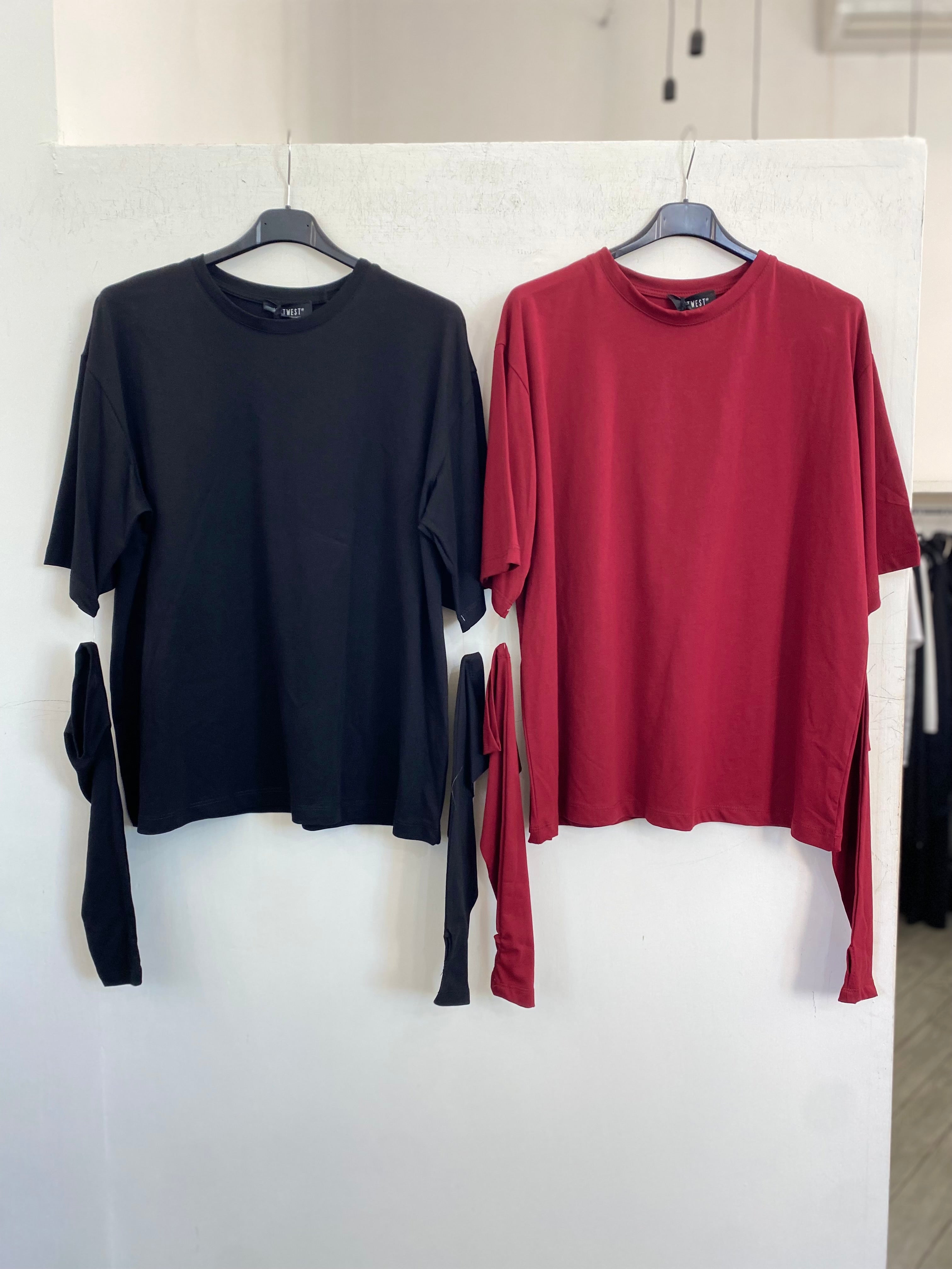 T-shirt con manicotti 366783