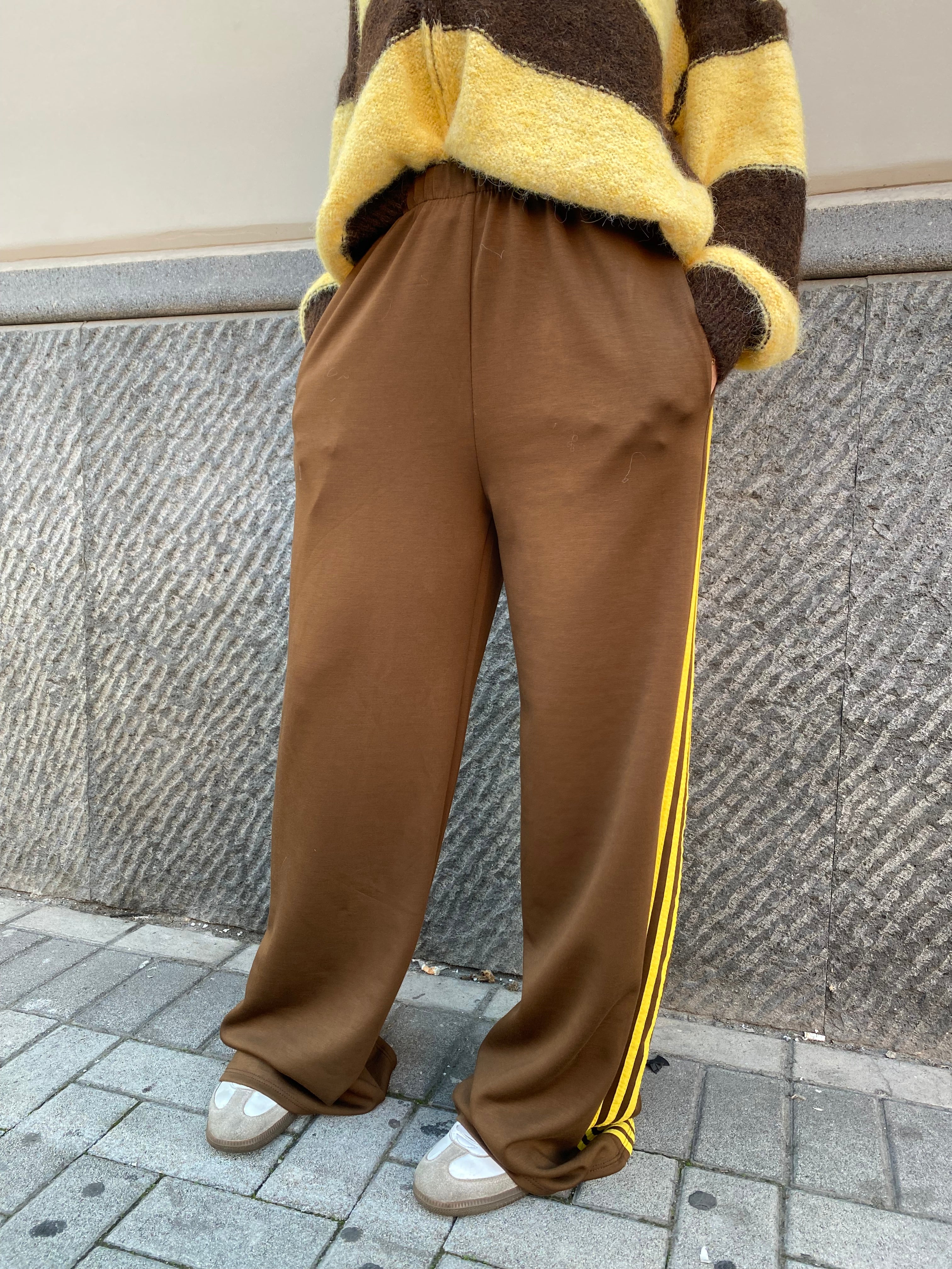 Pantalone con strisce laterali 6251