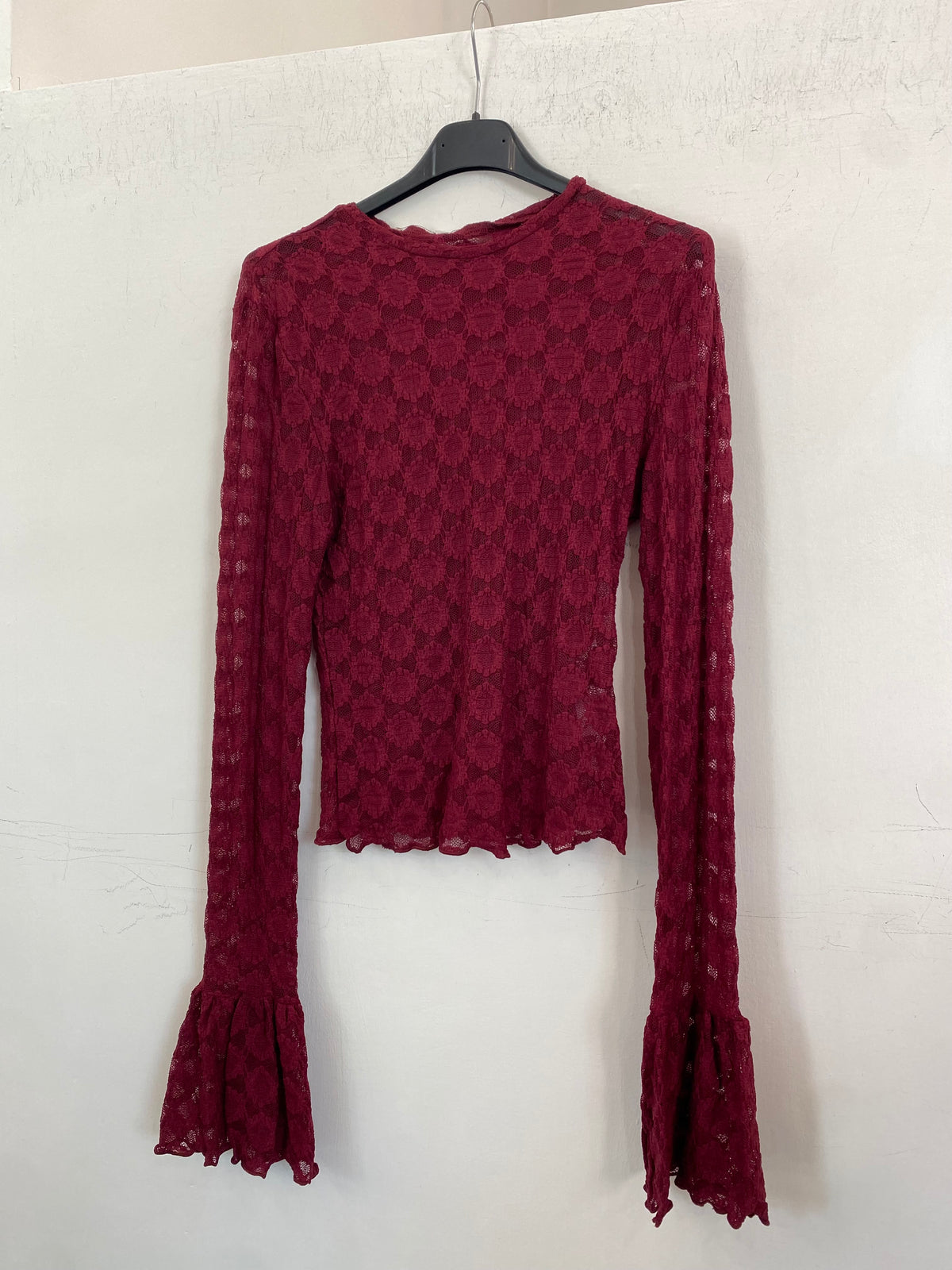 Maglia velata con fantasia ricamata 23448