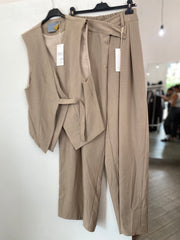 Completo con giacca smanicata 88653