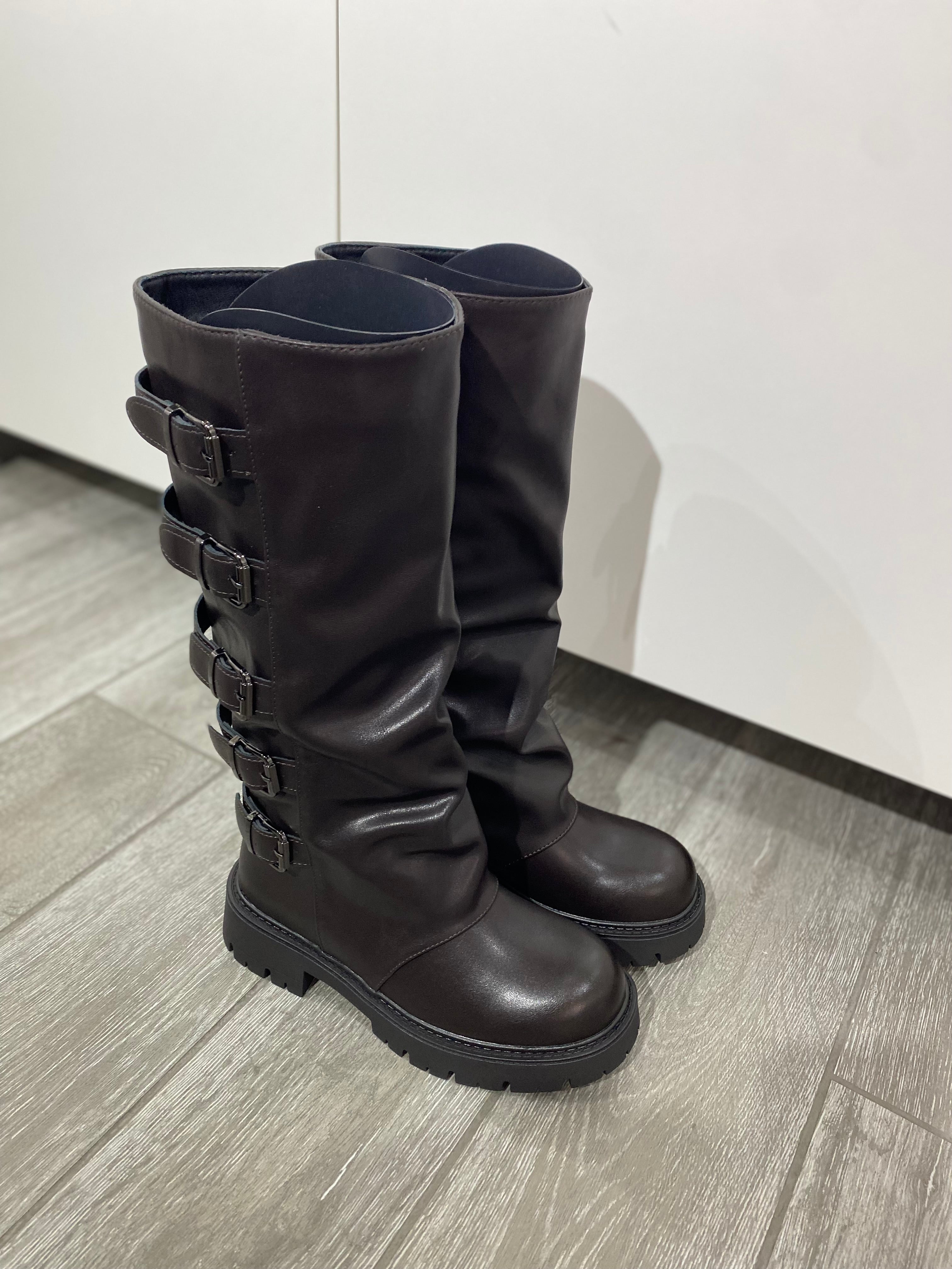 Stivale alto con fibbie 5087