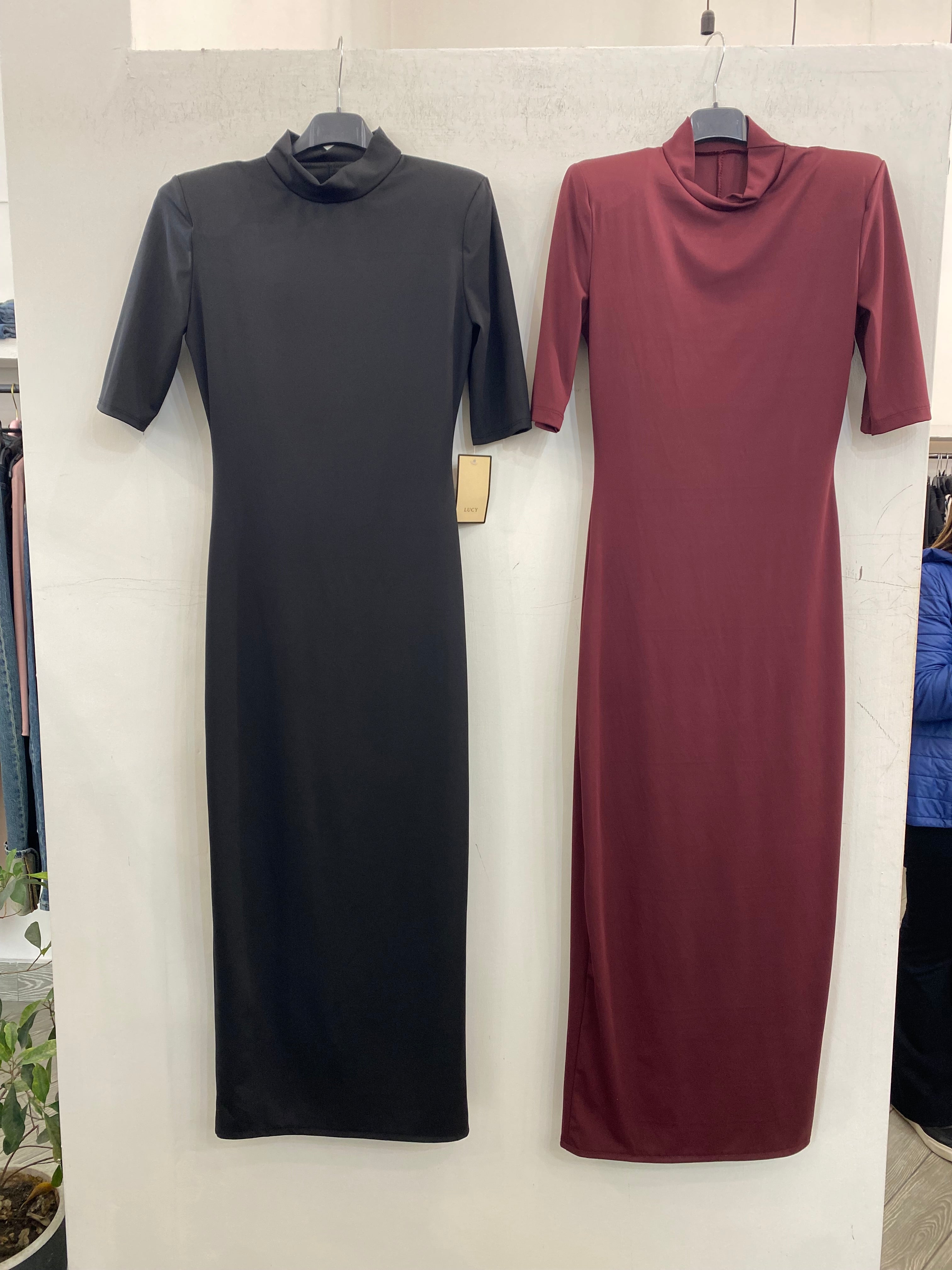 Abito lungo elasticizzato con spalline 27333