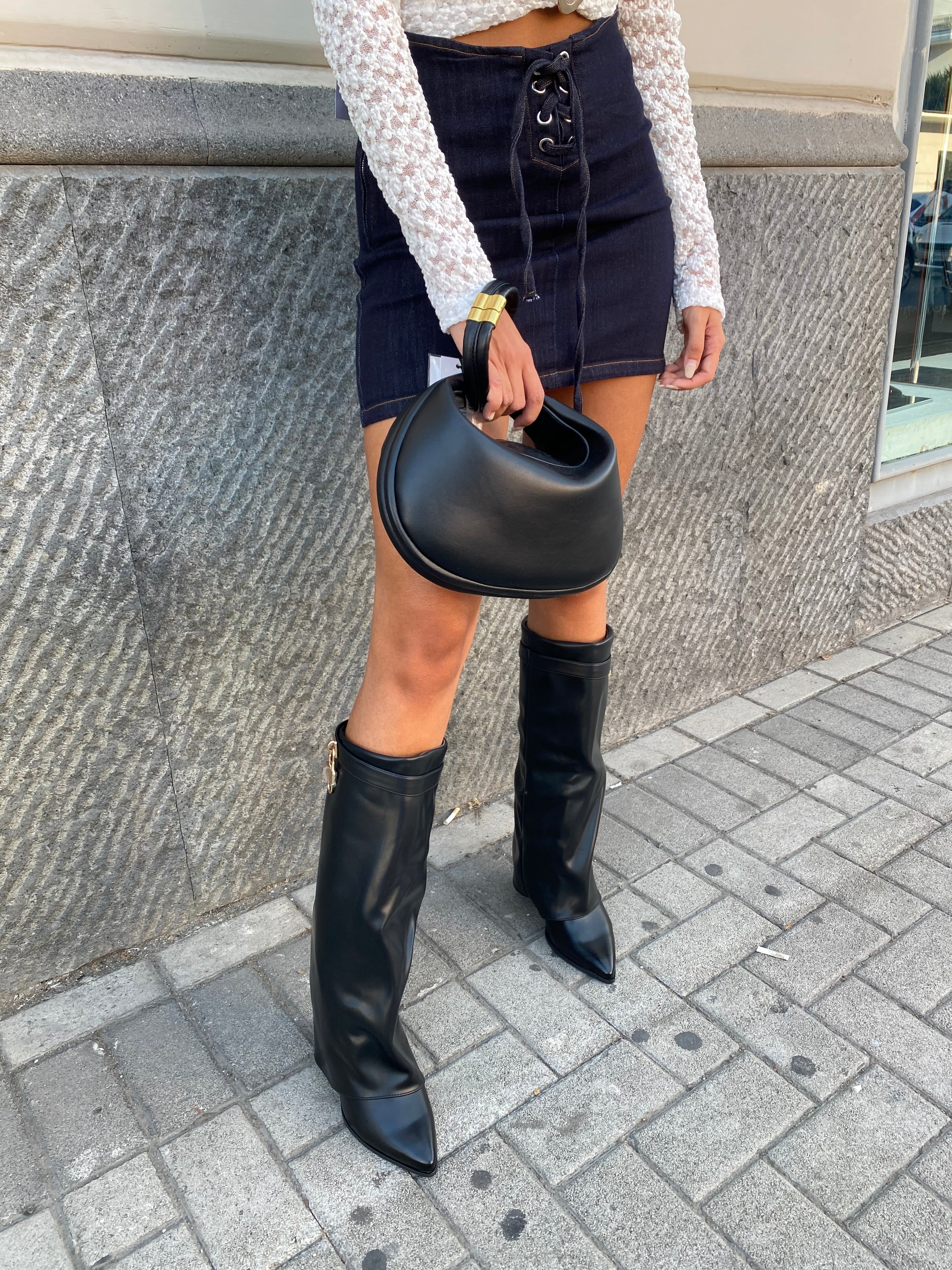 Stivali in ecopelle con lucchetto 6886 9532