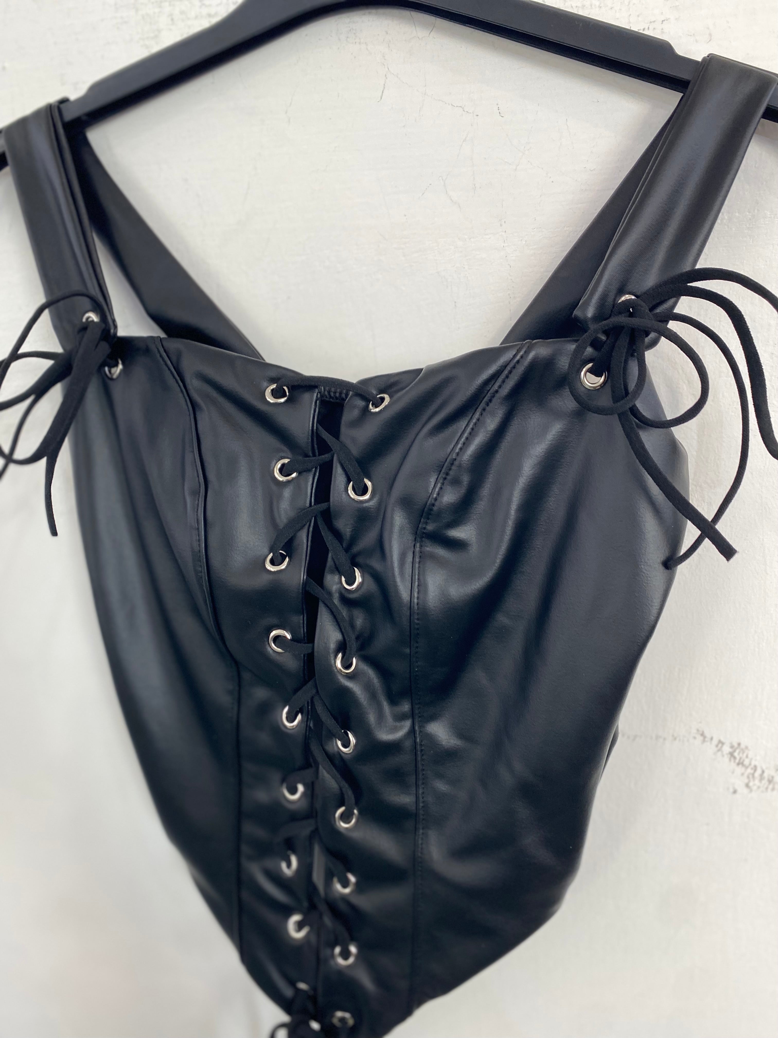 Corpetto con stringhe in ecopelle 19623