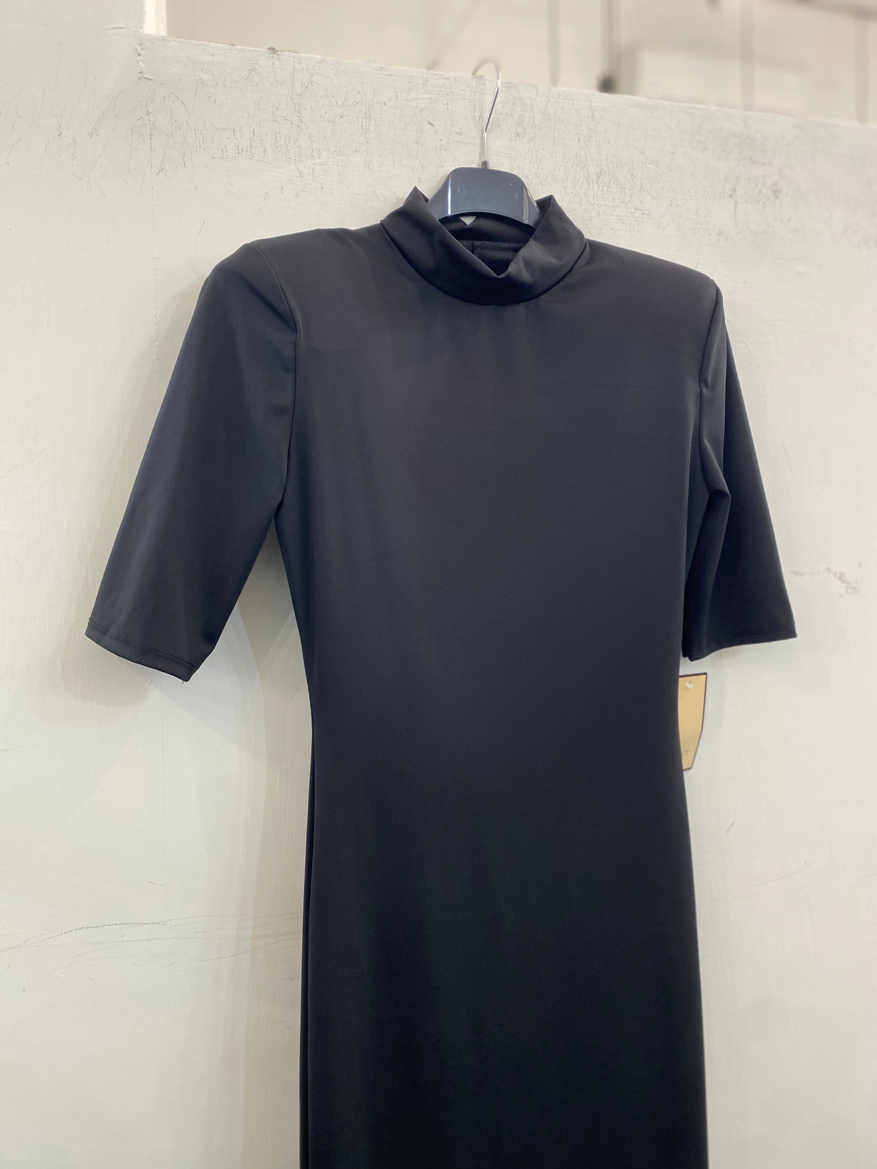 Abito lungo elasticizzato con spalline 27333