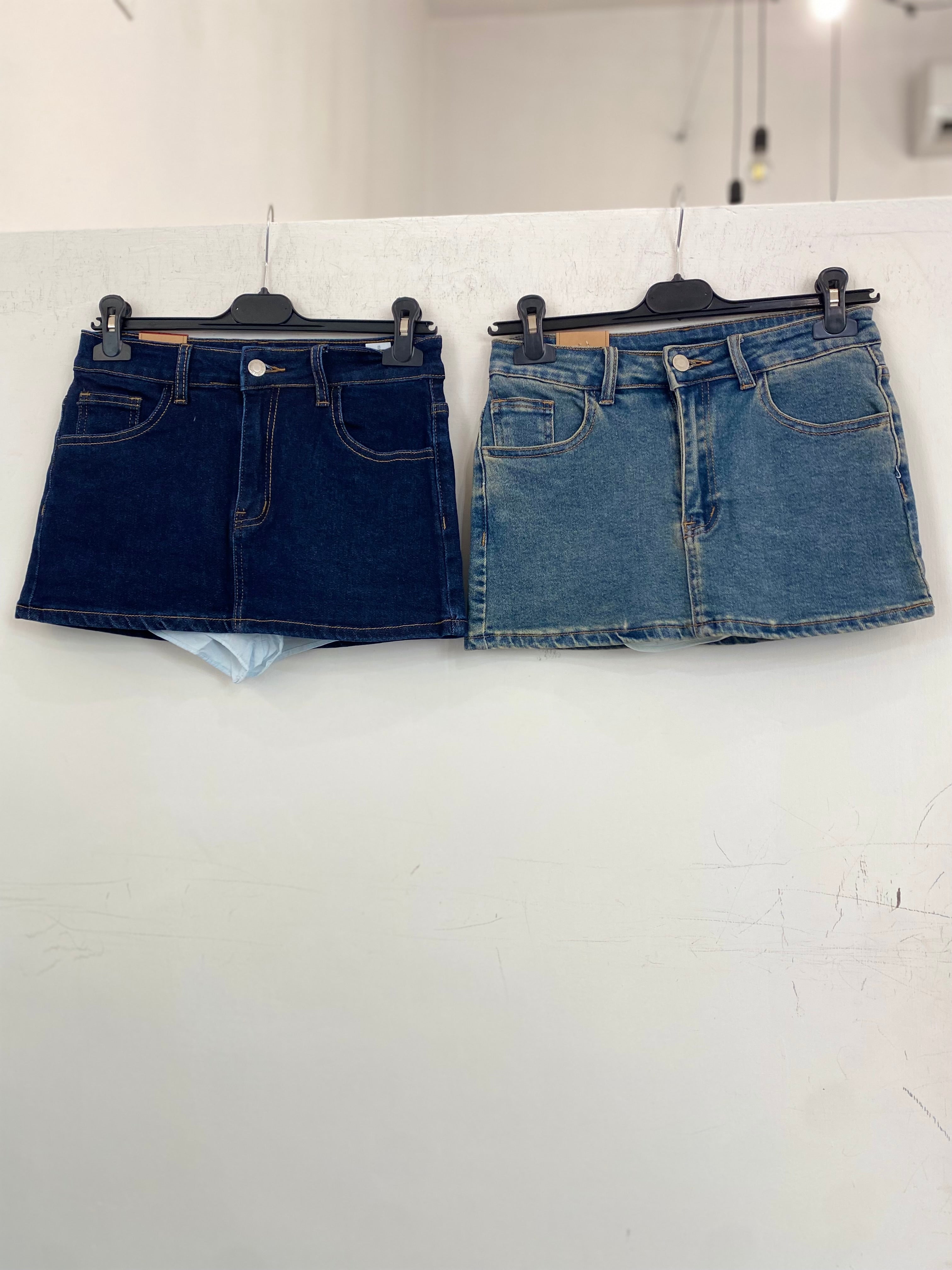 Gonna con pantaloncini sotto 25150