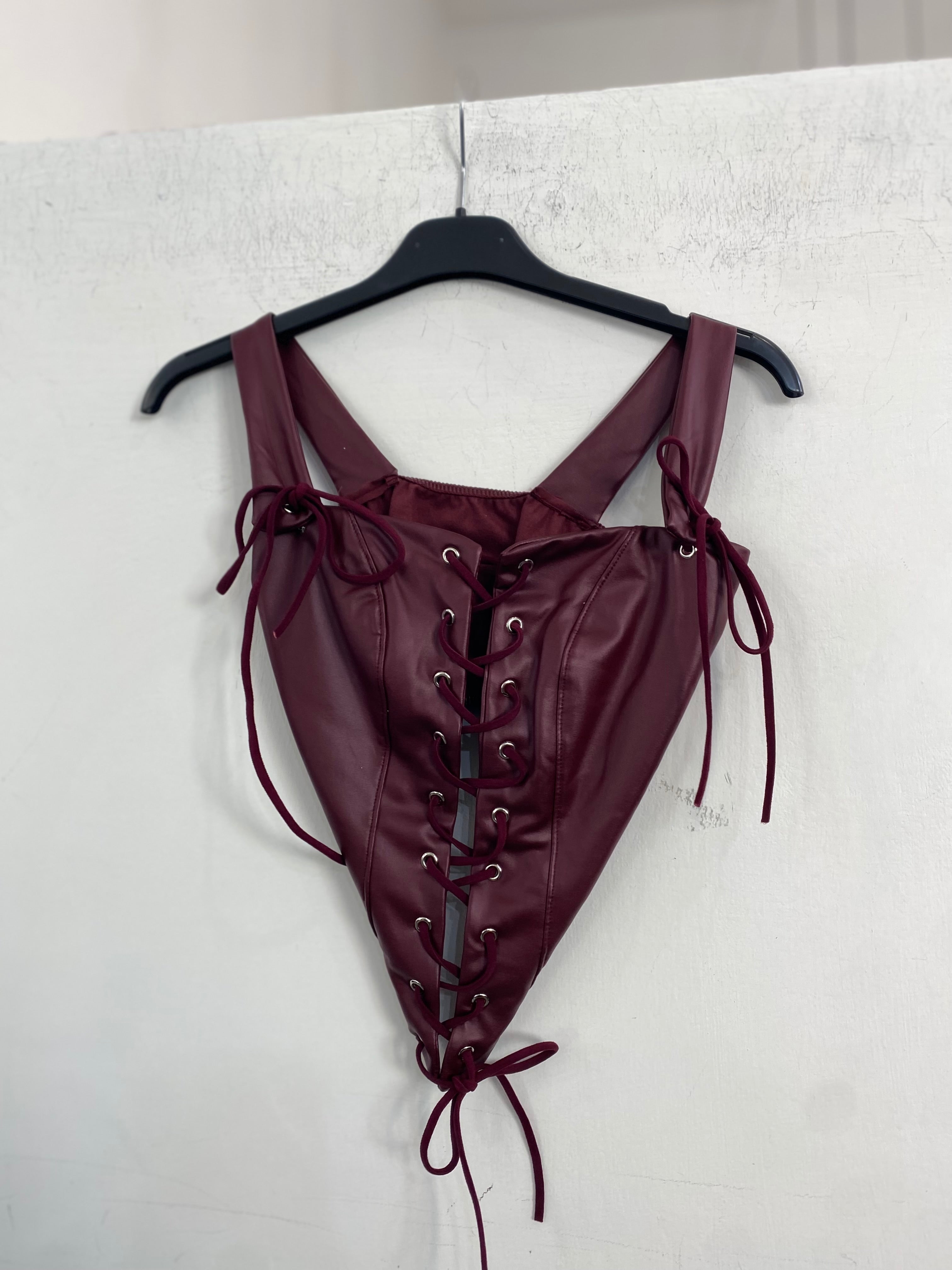 Corpetto con stringhe in ecopelle 19623