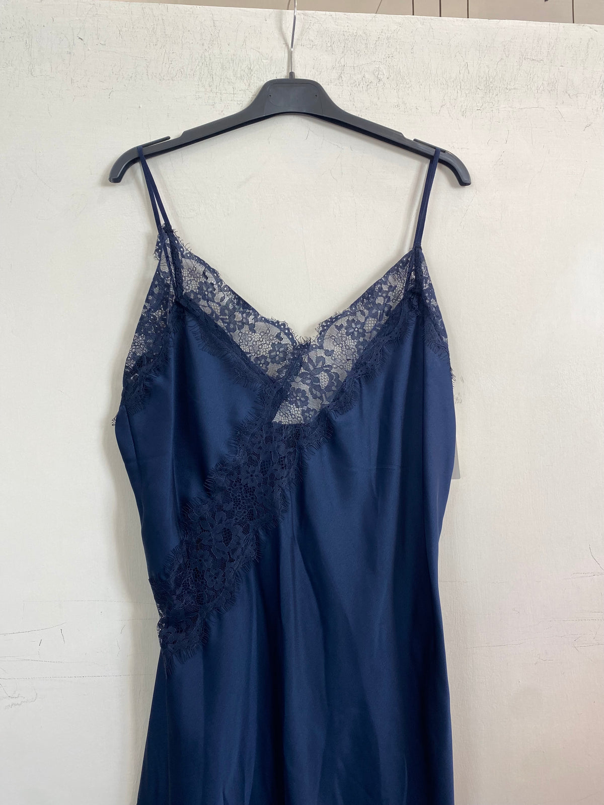 Abito pizzo e raso asimmetrico 315
