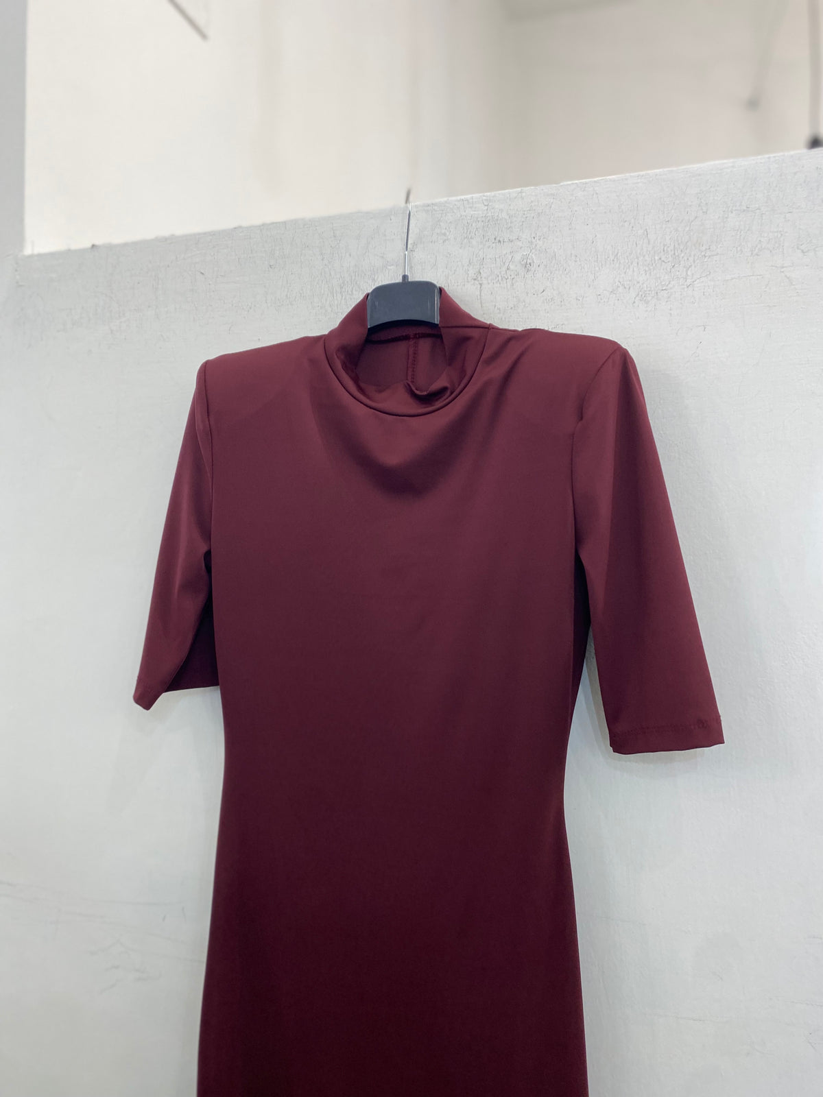 Abito lungo elasticizzato con spalline 27333