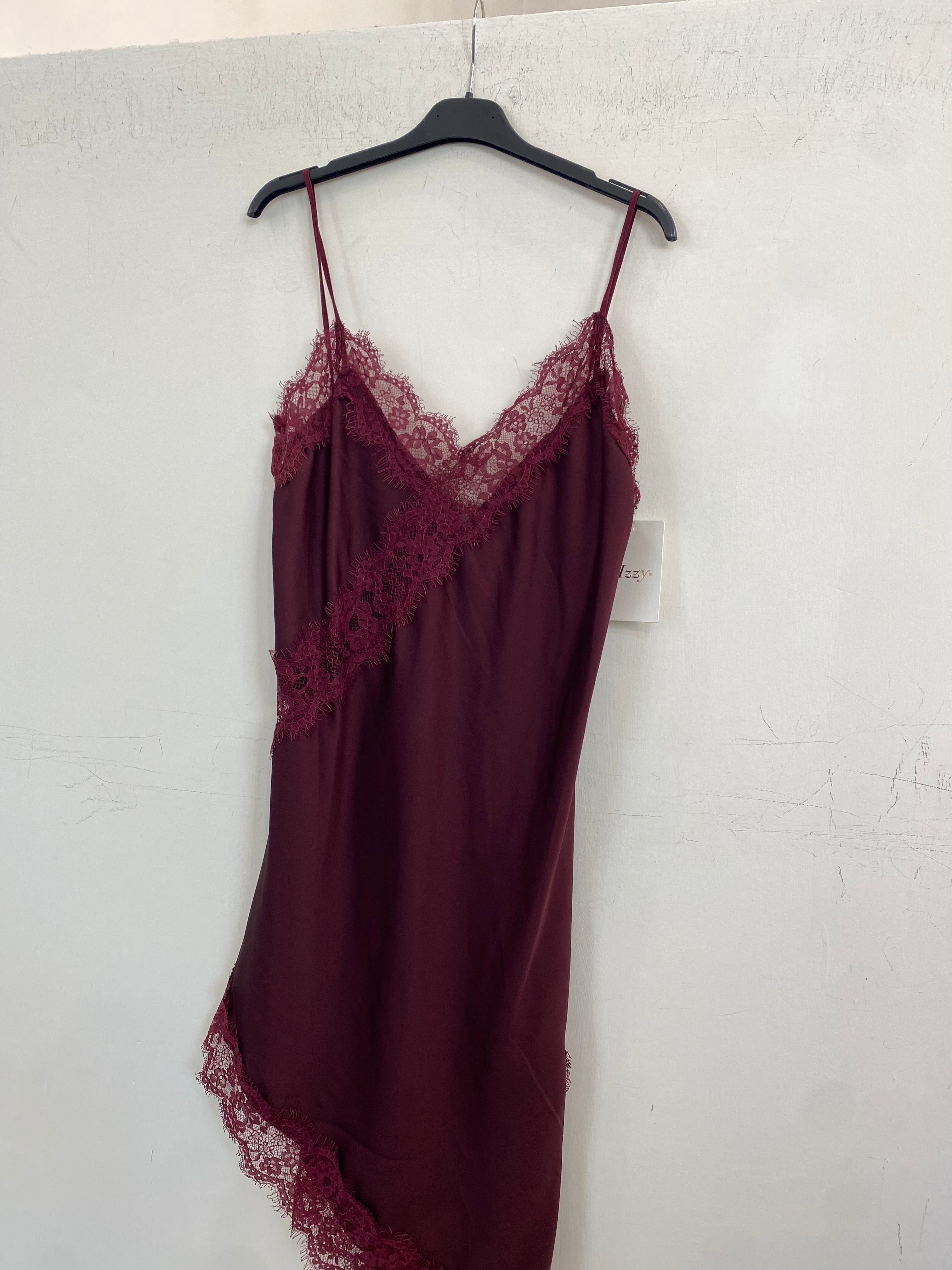 Abito pizzo e raso asimmetrico 315